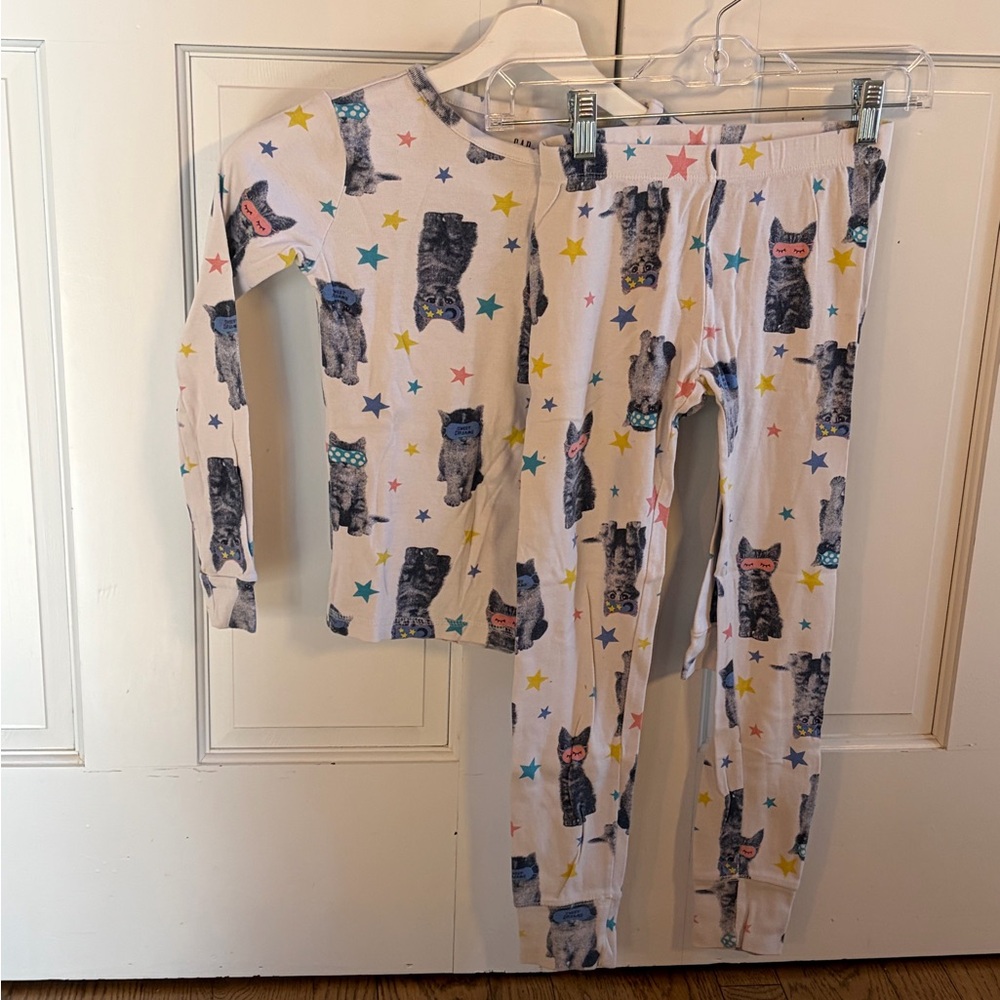 GAP White Cat & Star Pajama Set with Colorful Accents 🪩♻️
